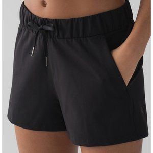 NWOT Lululemon On the Fly Shorts